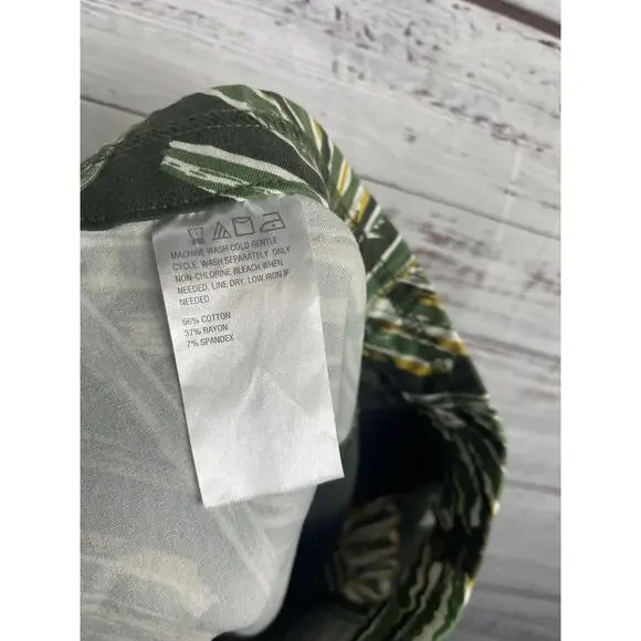 Lemon Way Pants Womens 16P Green Palm Frond Print Capri Stretch Tropical Cropped - Picture 5 of 9